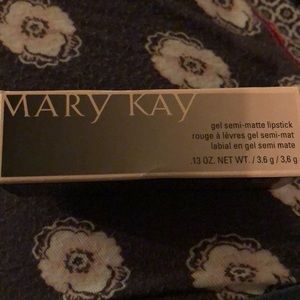 Gel semi matte lipstick